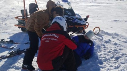 Uludağ’da mahsur kalan vatandaşlara JAK timi müdahale etti