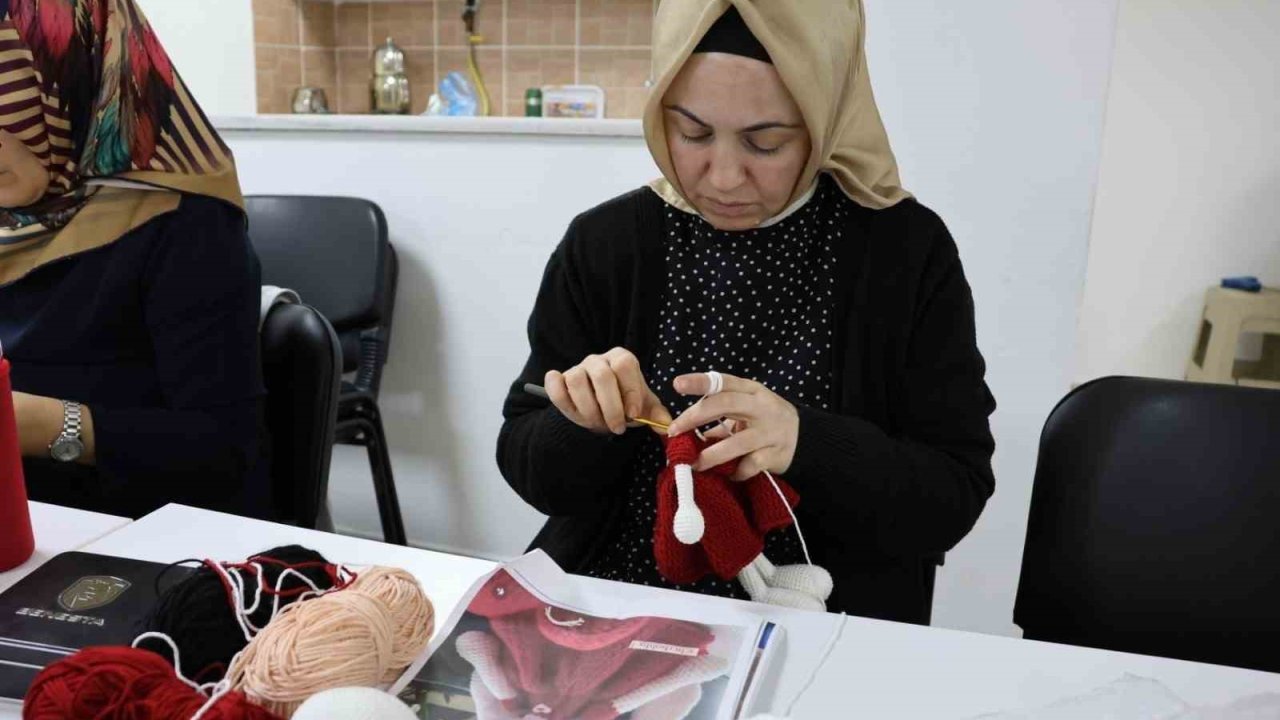 Ümraniye Belediyesi amigurumi eğitimleriyle el sanatlarına destek oluyor