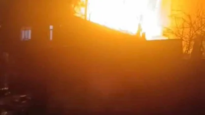 Ümraniye’de korkutan çatı yangını