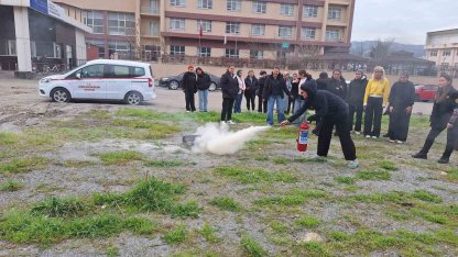 Üniversite öğrencilerine temel yangın eğitimi