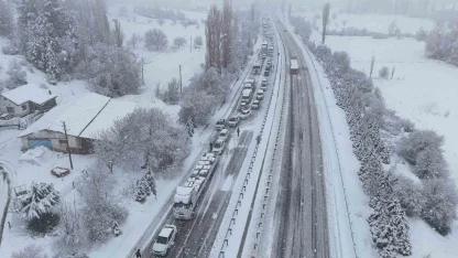 Uşak-Ankara karayolu 3 saat trafiğe kapandı