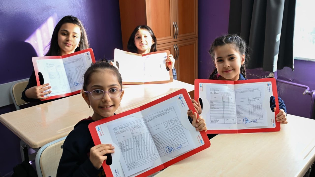 Uşak’ta 63 bin 453 öğrenci karne sevinci yaşadı