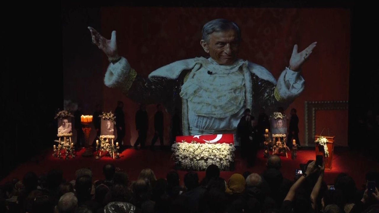 Usta tiyatrocu Haldun Dormen için Harbiye’de tören düzenlendi