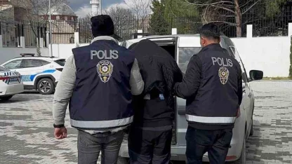 Uyuşturucu tacirinden şoke eden yöntem: Maddeleri trafik tabelalarına bıraktı