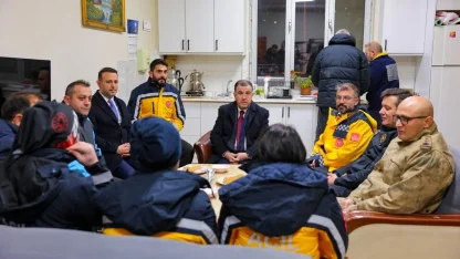 Vali Eldivan’dan sağlık çalışanlarına yeni yıl ziyareti