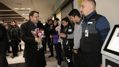 Vali Işın, yılbaşında görevleri başındaki kurum personelleriyle bir araya geldi