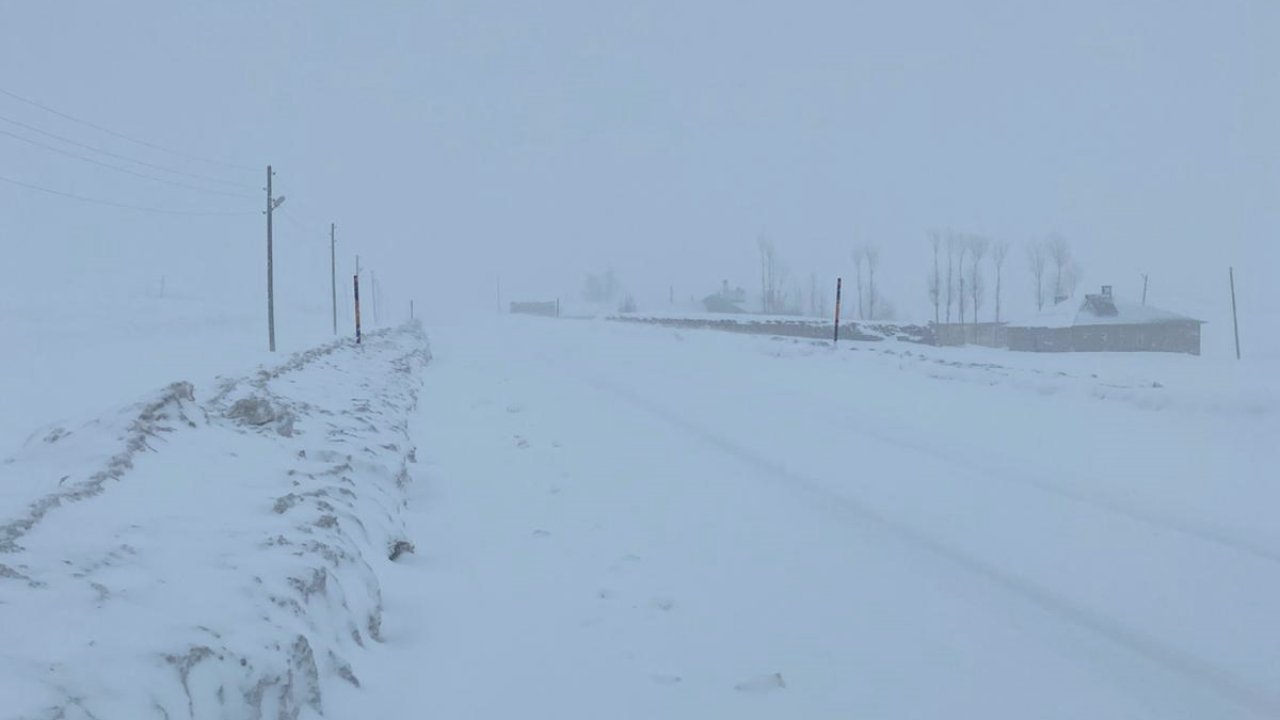 Van-Çatak kara yolu yeniden ulaşıma kapatıldı