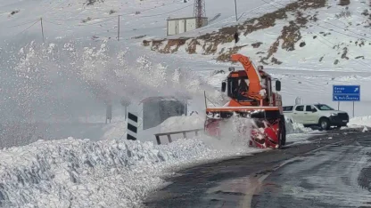 Van-Çatak yolunda 5. gün: Geçişler sadece acil ve öncelikli araçlara açık
