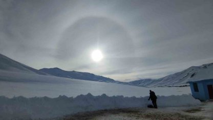 Van’da güneşin etrafını saran hale görsel şölen oluşturdu