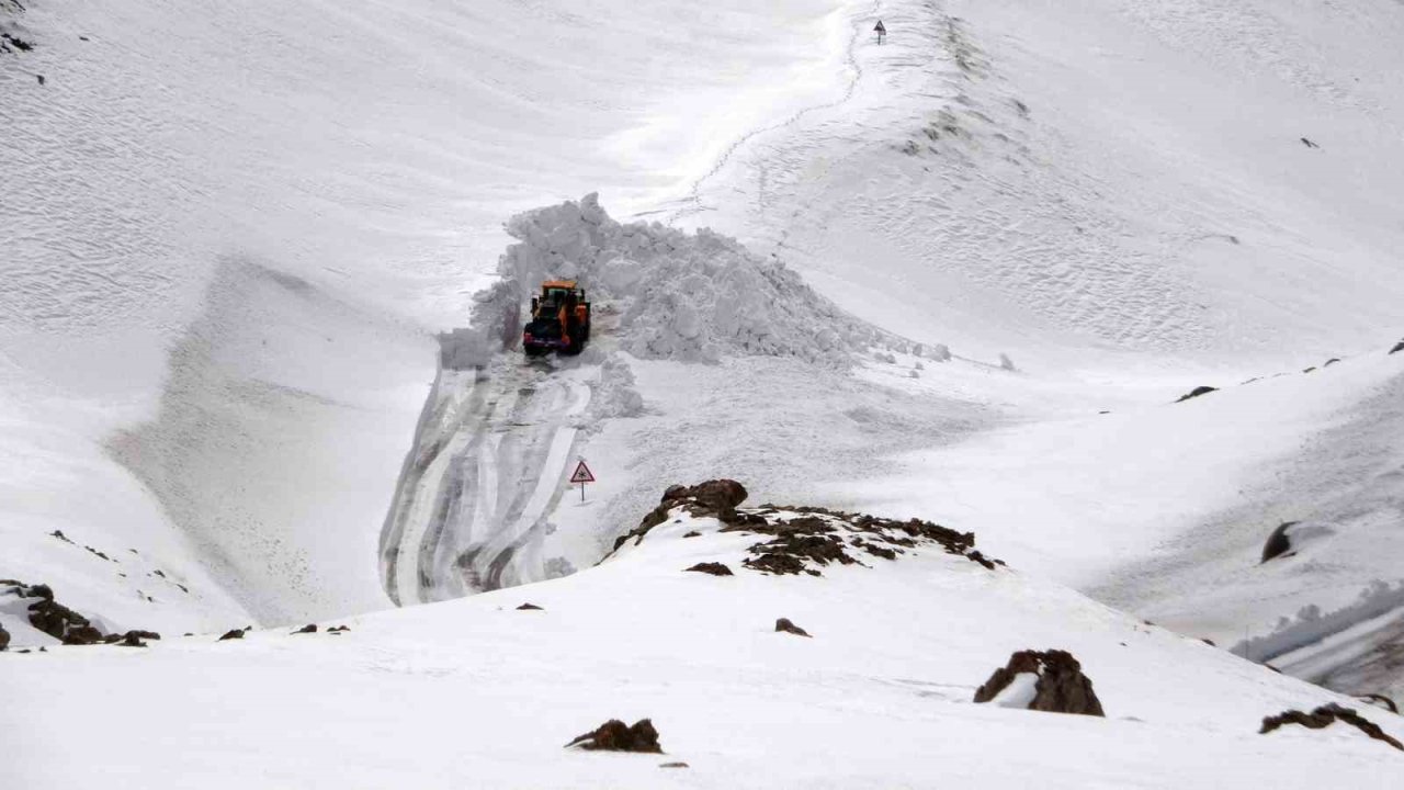Van’da yoğun kar yağışı ve eğimli alanlar çığ riskini artırıyor