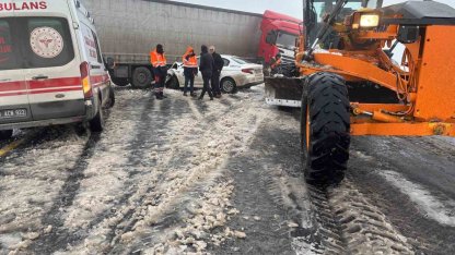 Viranşehir-Diyarbakır yolunda zincirleme kaza: 4 yaralı