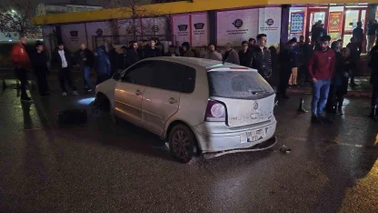 Yağış sonrası çöken yol kazaya neden oldu: 3 yaralı