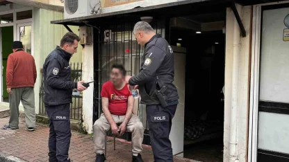 Yangına uykuda yakalanıp dumandan etkilendi, tedaviye güçlükle ikna edildi