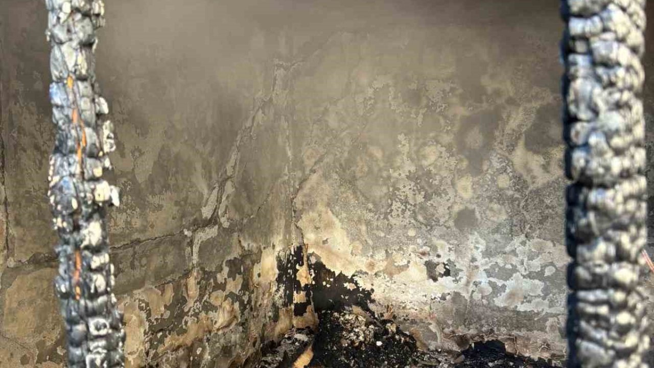 Yaşlı adam evinde elektrikli sobadan çıkan yangında hayatını kaybetti