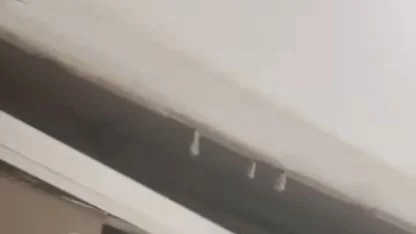 Yeni yapılan binada tavan çöktü: O anlar kamerada