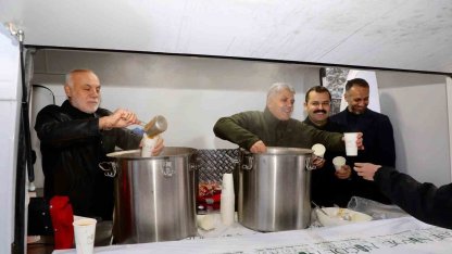 Yeni yılın ilk sabahında namazda buluştular