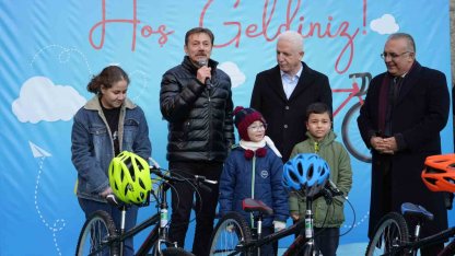 Yılın ilk gününde Bahçelievler’de 100 çocuk bisikletine kavuştu
