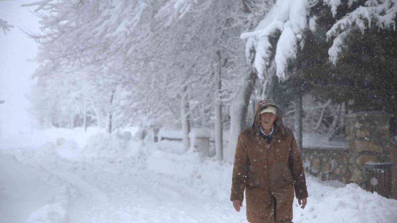 Yoğun kar yağışı Harput’u yuttu, 4 bin yıllık tarih gözden kayboldu