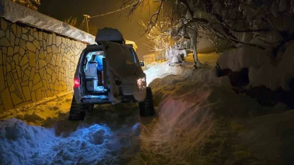 Yoğun kar yağışında UMKE ekipleri hastalara umut oluyor