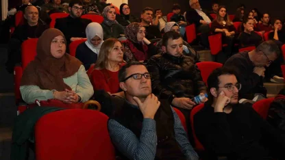Yönetmen Vuslat Saraçoğlu Sakarya’da sinemaseverlerle buluştu