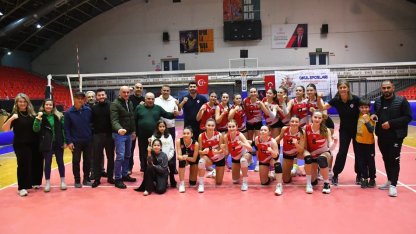 Yunusemre Belediyespor’un sultanları ligde kaldı
