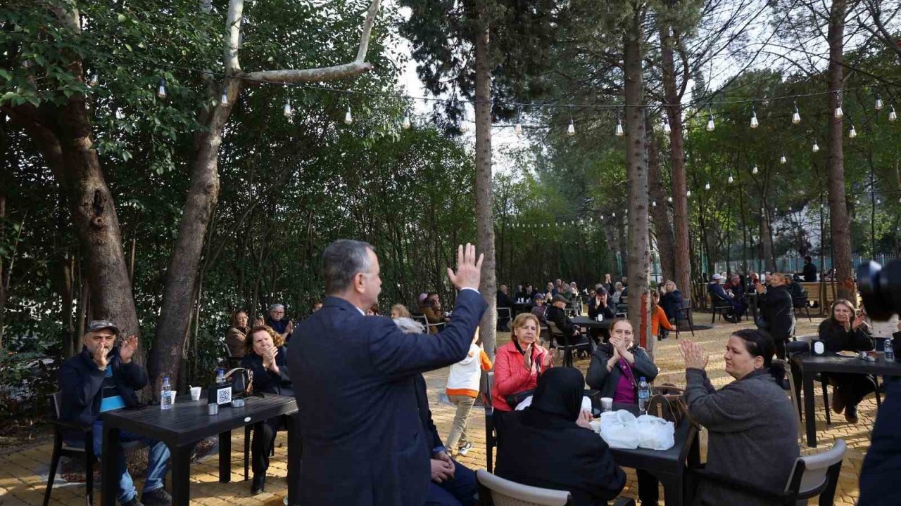 Yunusemre Emekli Kafe açılışının ilk gününde yoğun ilgi gördü