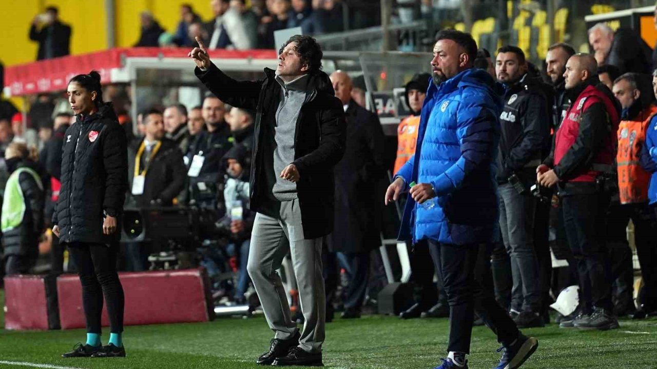 Ziraat Türkiye Kupası: İstanbulspor: 1 - Trabzonspor: 1 (İlk yarı)