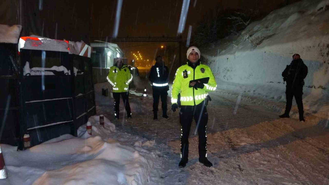 Zorlu kış şartlarına rağmen Tunceli’de yılbaşı güvenliği emniyete emanet