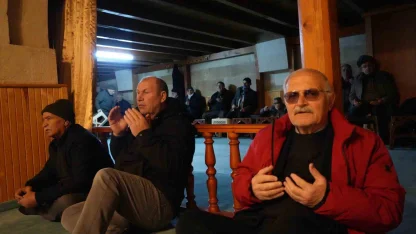 6 Şubat depremlerinde hayatını kaybedenler Bayburt’ta dualarla anıldı