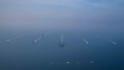 ABD ordusu, Umman Denizi’ndeki uçak gemisi grubunun fotoğraflarını paylaştı