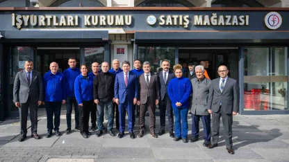 Adalet Bakanı Tunç, İşyurtları’nın Kızılay satış mağazasında vatandaşlarla alışveriş yaptı