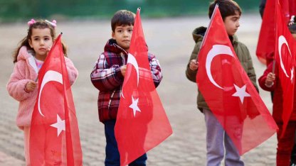 Adana’da ilk ders ’Bayrak Sevgisi’ temasıyla işlendi
