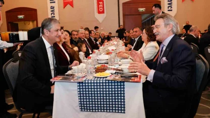 Adana’da koruyucu aileler ve çocukları iftarda buluştu