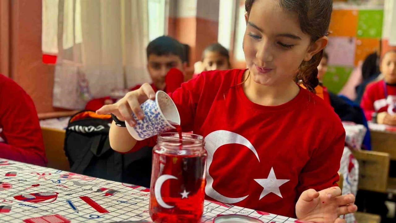 Ağrı’da okullarda ikinci dönem "Bayrak Sevgisi" temasıyla başladı