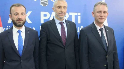 AK Parti Kütahya milletvekilleri, Başkan Güneş’in yerel kıyafetli fotoğrafı üzerinden yapılan paylaşıma tepki gösterdi