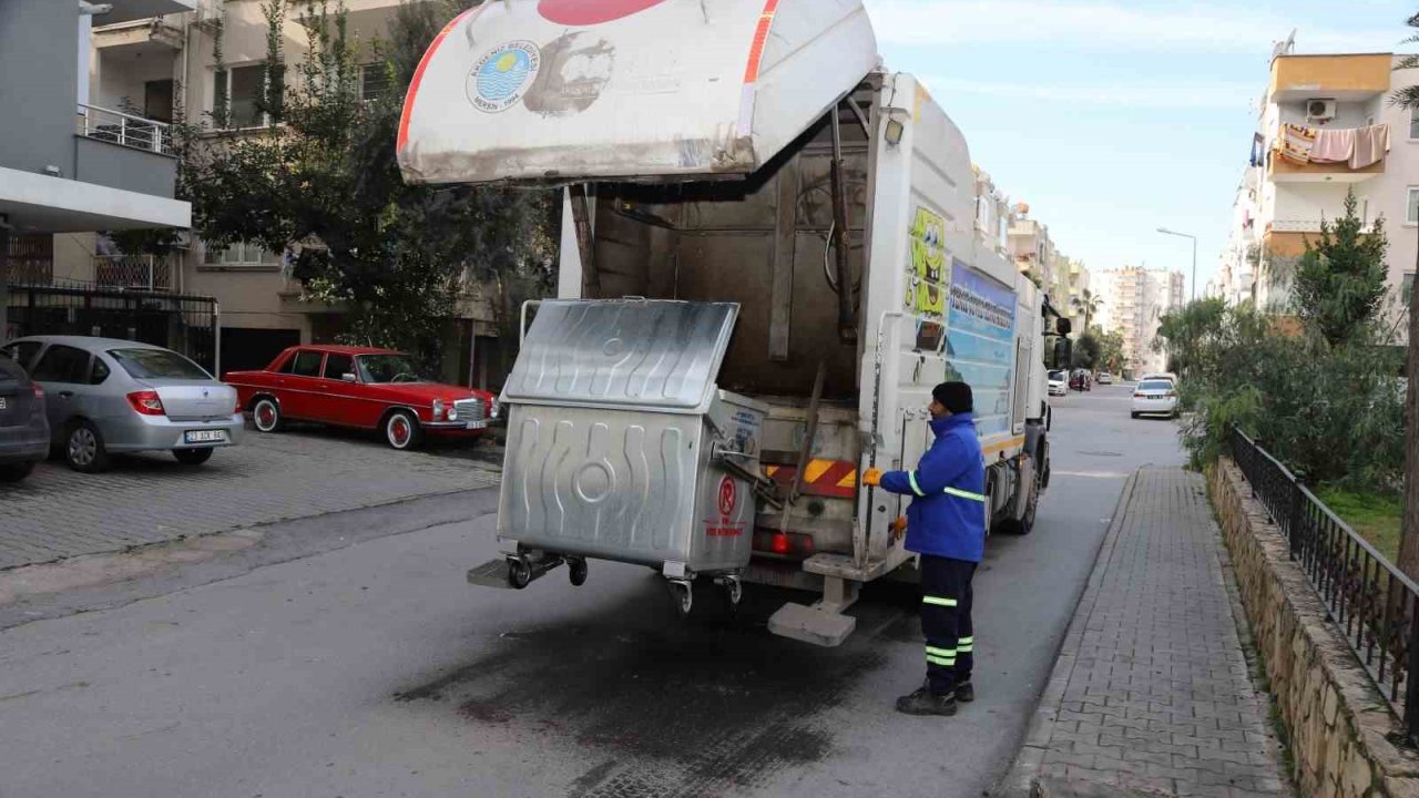Akdeniz Belediyesinden konteynerlere kapsamlı temizlik çalışması