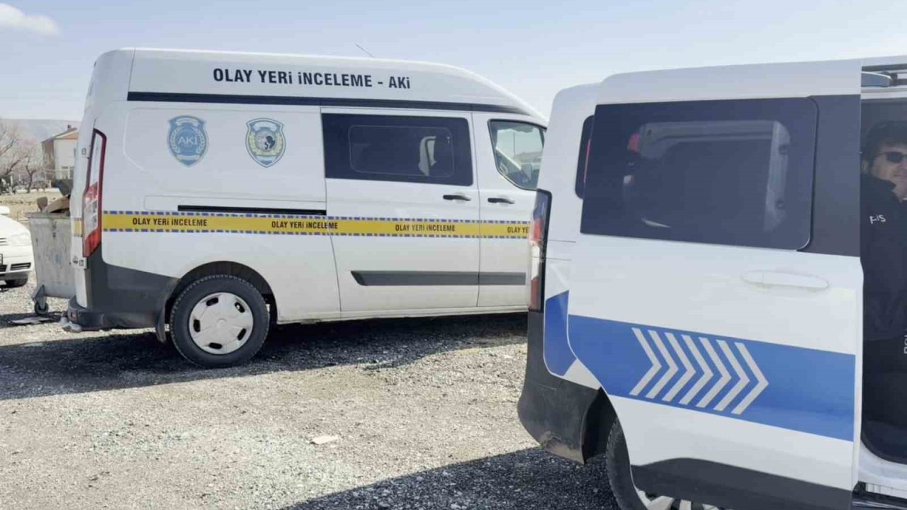 Aksaray’da çatıdan düşen işçi ağır yaralandı