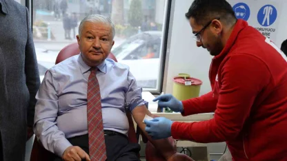 Aksaray’da kan bağışı kampanyasına Vali Duru da katıldı