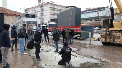 Alaca Cumhuriyet Meydanı’na dev led ekran kuruldu