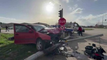 Amasya’da 2 araç çarpıştı: 2 yaralı