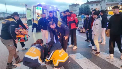 Ankara’da dengesini kaybeden motokurye yola savruldu