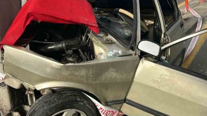 Ankara’da otomobil bariyerlere çarptı: Sürücü araç içerisinde sıkıştı