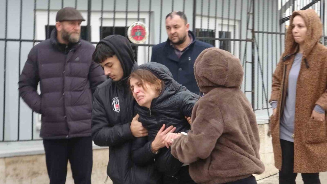 Antalya’da 10 kişinin ölümüyle sonuçlanan kazada acı Adli Tıp Kurumu önüne taşındı