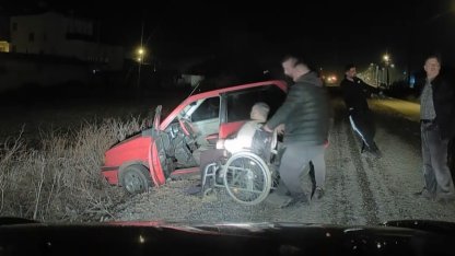 Araç şarampolde, engelli sürücü de araçta mahsur kaldı