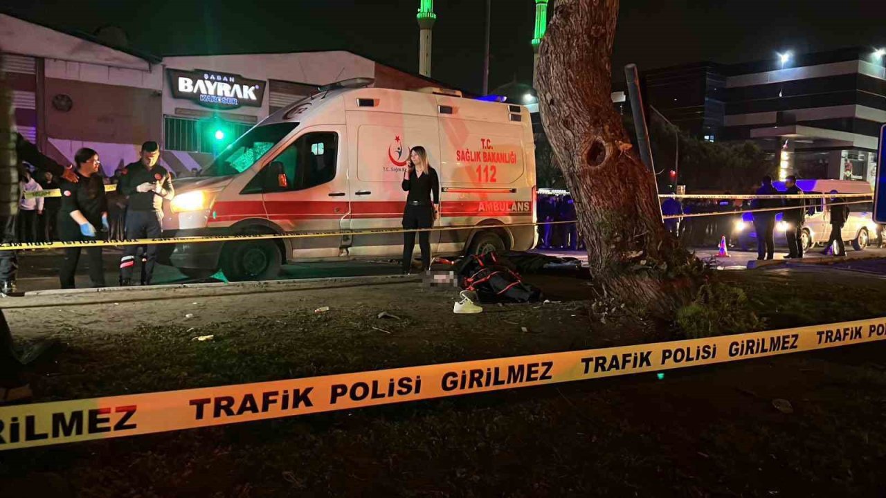 Araç yaya geçidinden geçmek isteyen vatandaşlara çarptı: 3 ölü, 3 yaralı