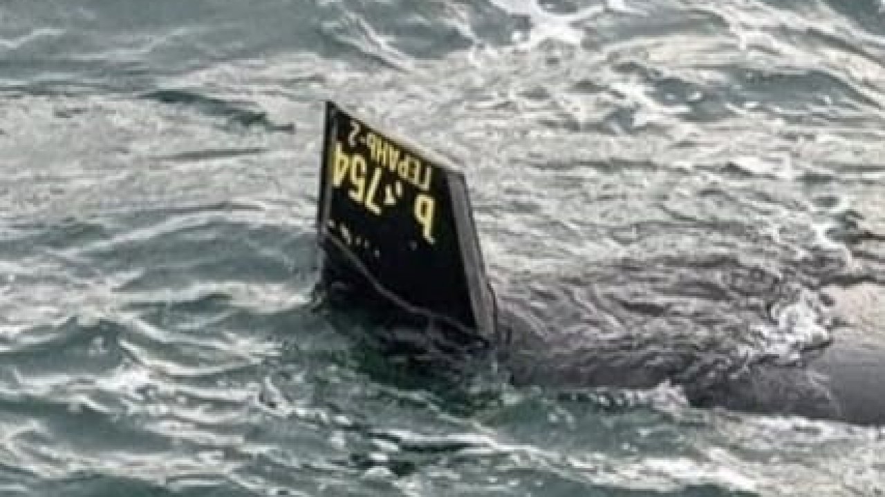 Arnavutköy Karaburun açıklarında balıkçılar denizde insansız hava aracı olduğu düşünülen bir cisim bulundu. Balıkçıların ihbarı üzerine bölgeye sahil güvenlik ekipleri sevk edildi. Ekiplerin incelemesi devam ediyor.