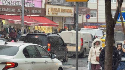 Arnavutköy’de kar yağışı etkili olmaya devam ediyor