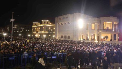 Asrın felaketinin 3’ünci yıl dönümünde Hatay’da binlerce kişi sessiz yürüyüş gerçekleştirdi