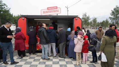 Asrın felaketinin üçüncü yılında deprem şehitliğinde vefa nöbeti