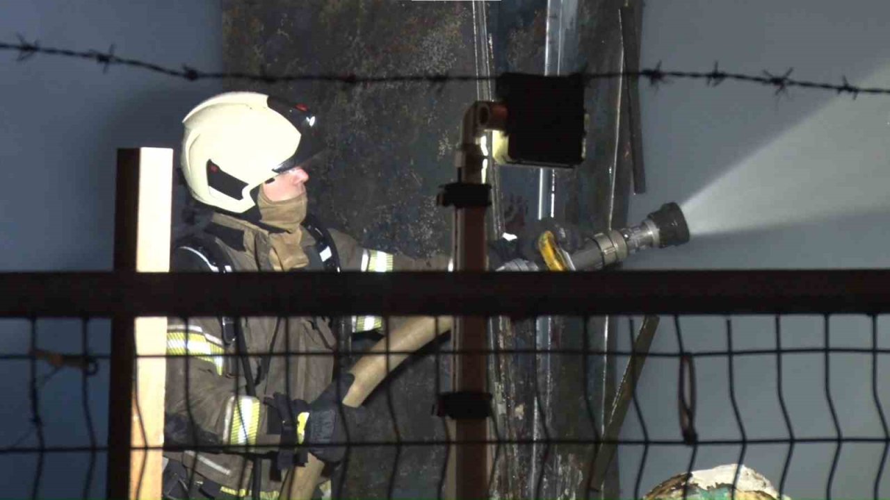 Ataşehir’de mermer atölyesinde yangın: 2 kişi dumandan etkilendi